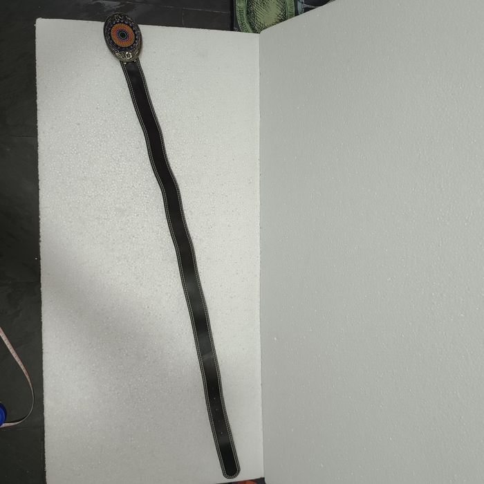 Cinto em Pele de qualidade Vintage Fivela Psicadélica Tecido em Metal