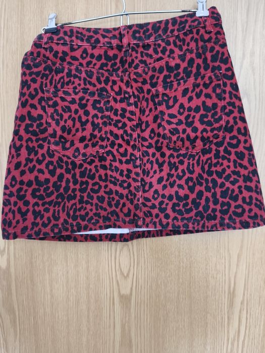 Mini saia tigrada com fecho