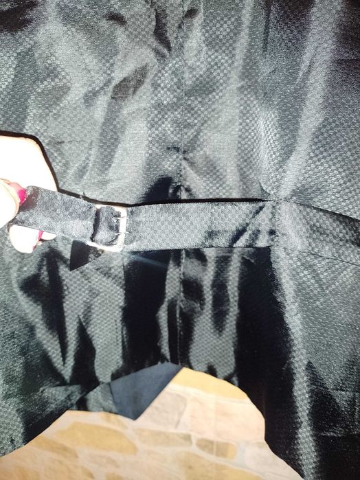 (M/L) Czarna kamizelka garniturowa w prążki z Londynu