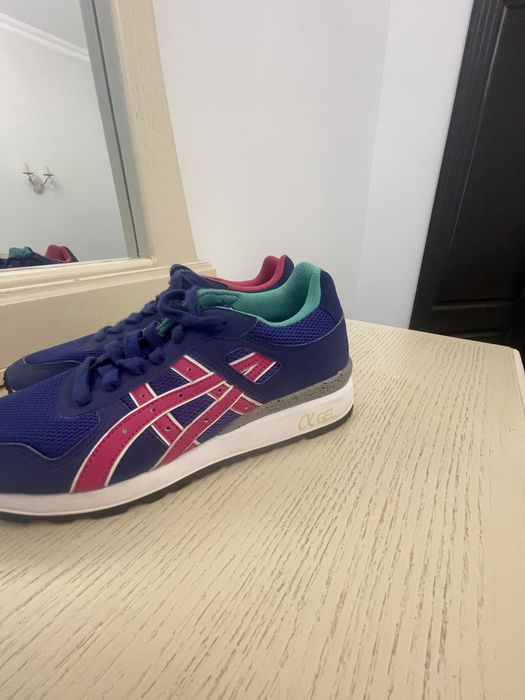 Кросівки     ASICS