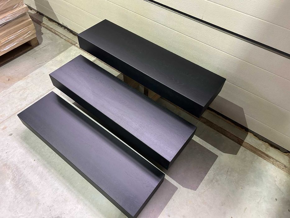 Stopnie półkowe dębowe czarne schody wspornikowe