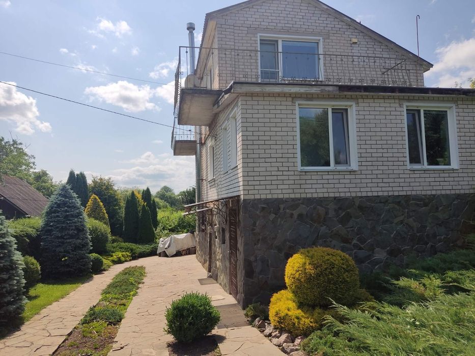 Будинок с.Родниківка,вихід до ставка