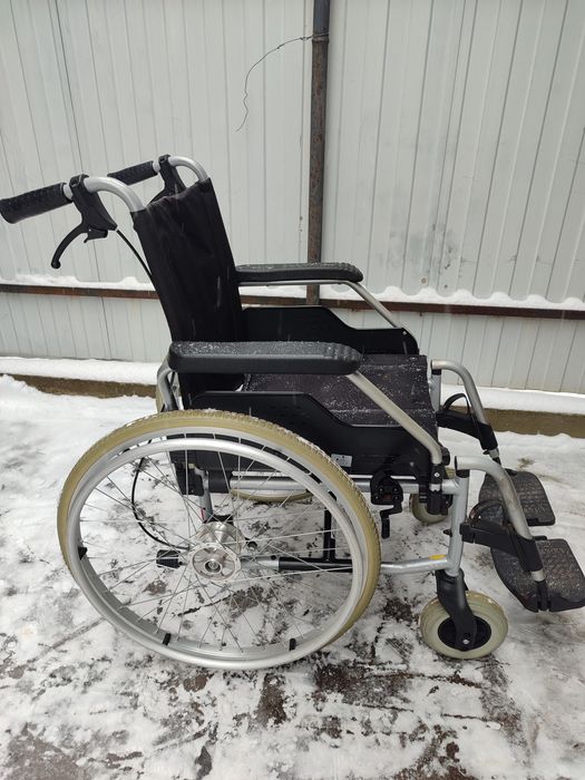 Інвалідний візок. Крісло колісне (ширина сидіння 44 см)