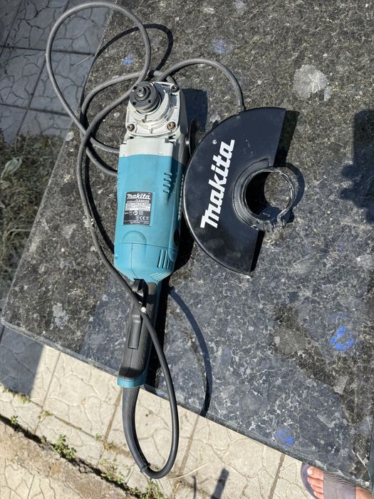 Болгарка Makita большая