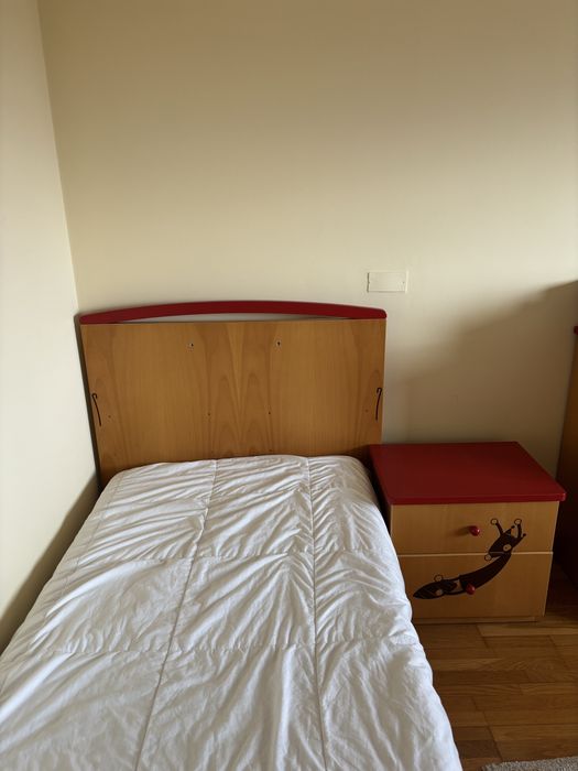 Mobilia bebecomfort: cama, comoda, mesa de cabeceira e secretária