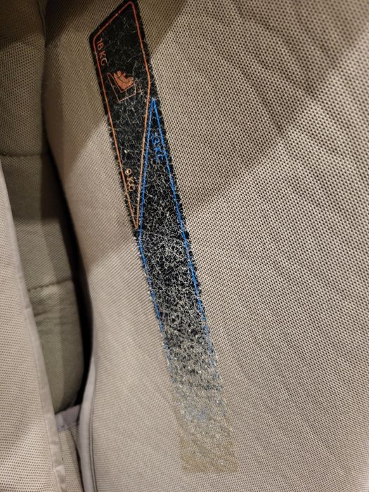 Fotelik z bazą i regulacją kąta nachylenia