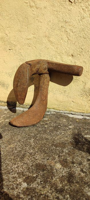 Bigorna / forma de sapateiro, em ferro.