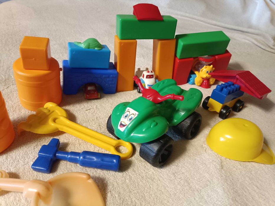Кубики, машинки одним лотом