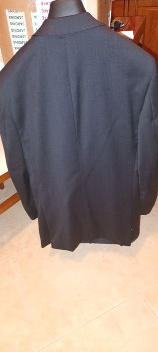 Fato de homem em bom estado