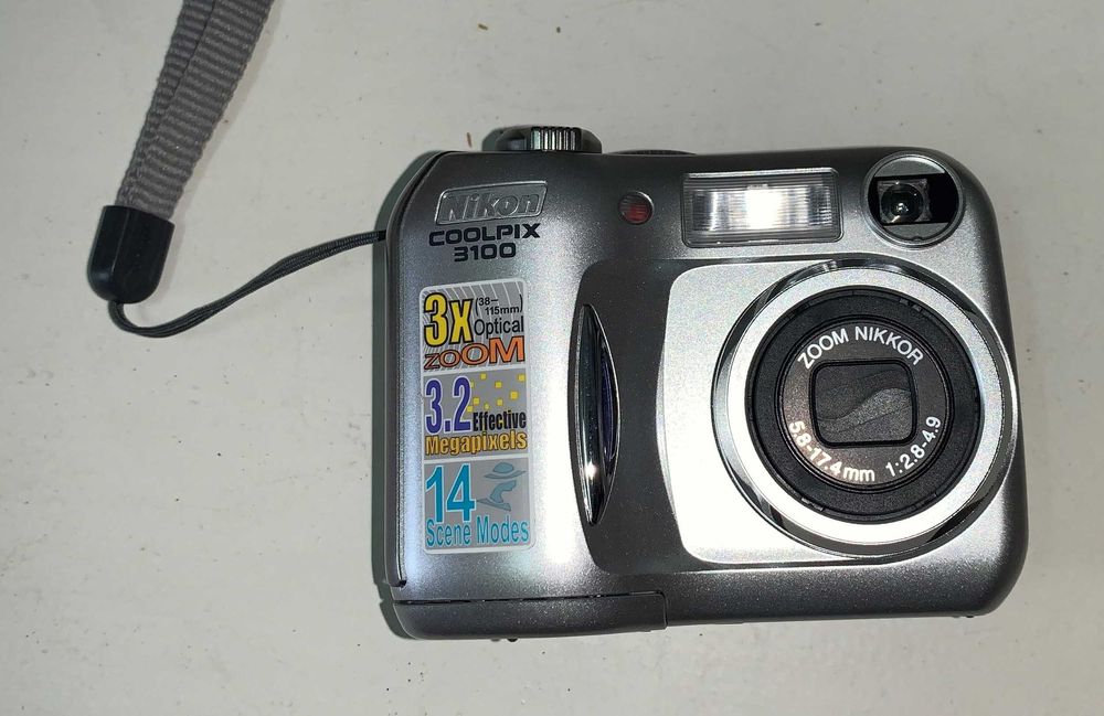 MÁQUINA FOTOGRÁFICA NIKON COOLPIX 3100