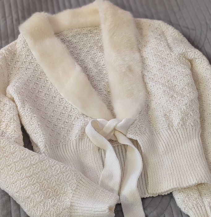 Светр білий, в’язаний