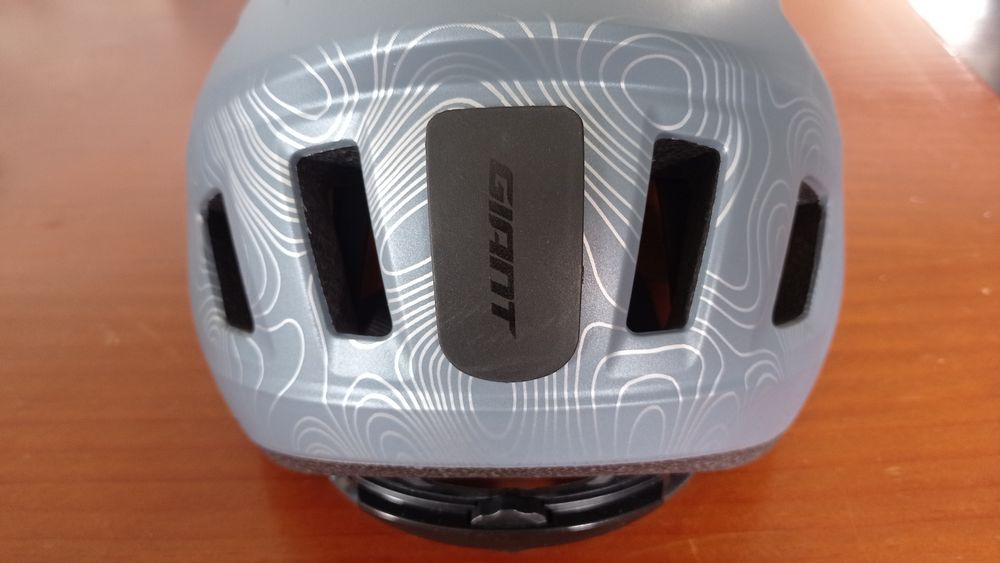 Capacete BTT Giant Path MIPS, na cor Matte Knight Shield