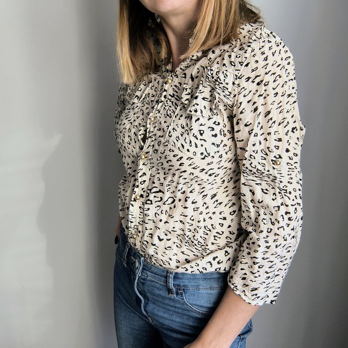 Czerwona bluzka damska falbany żabot