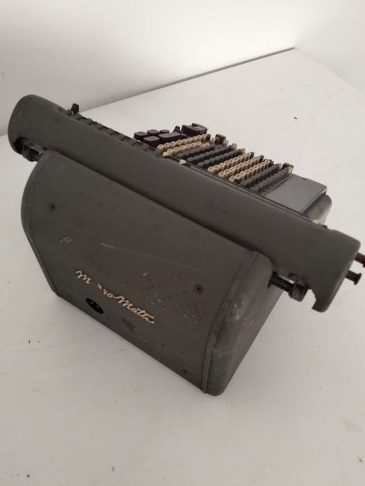 Maquina de calcular eletromecânica vintage