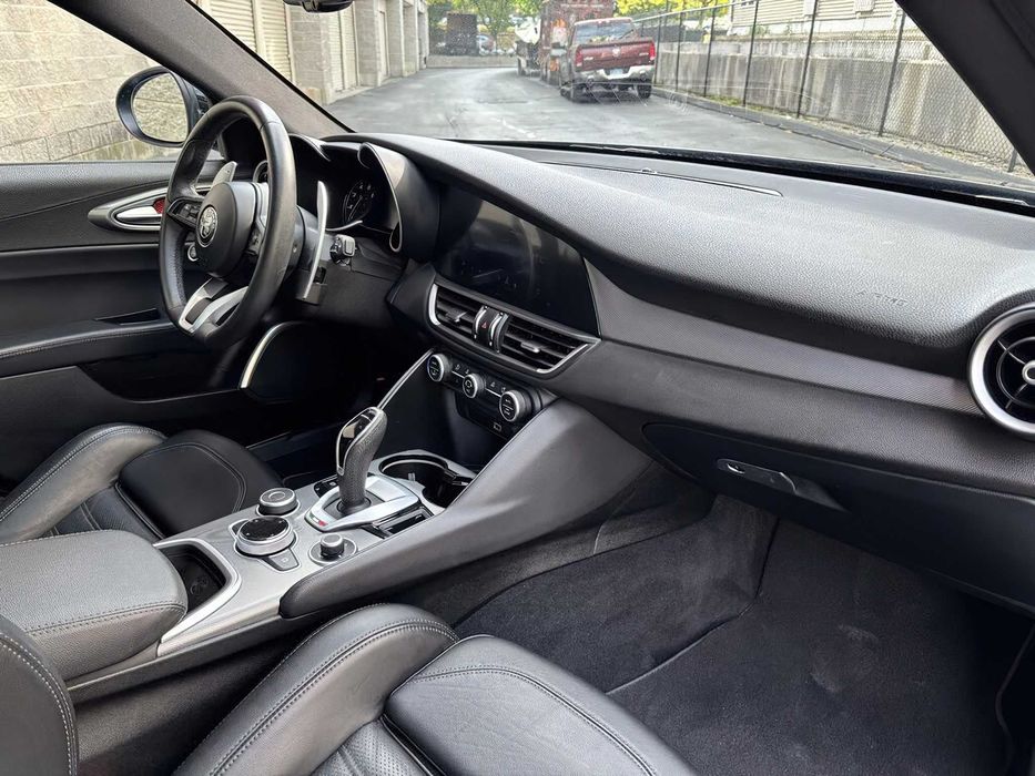 Alfa Romeo Giulia Veloce      2023