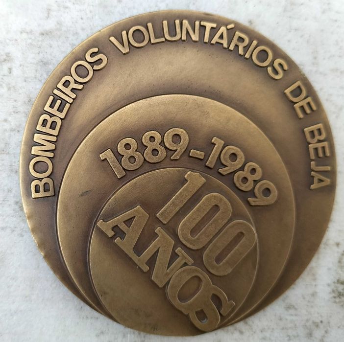 Medalhas alusivas a Associações de Bombeiros.