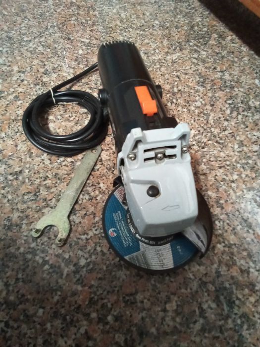 Rebarbadora com grande potência.