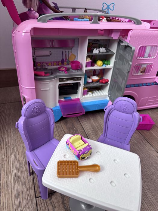 Zestaw dlanlalek Barbie. Kamper. Statek lalki