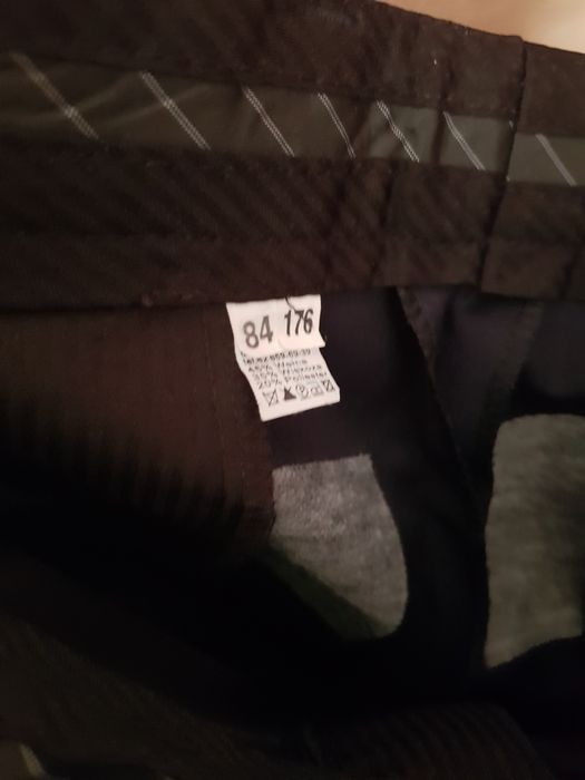 granatowy garnitur męski