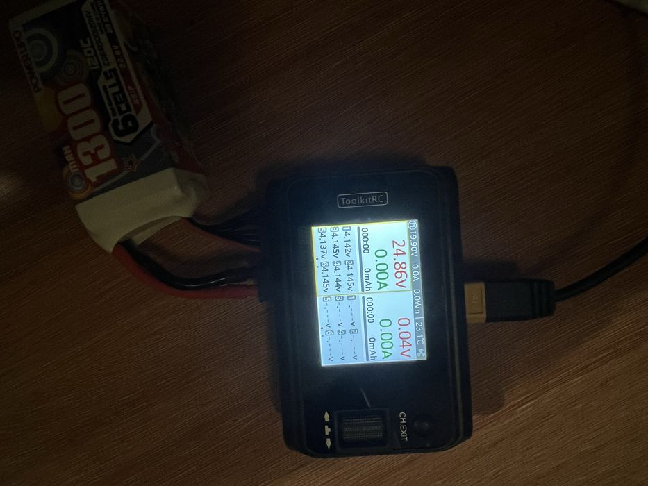 Зарядний пристрій, антени, акуми