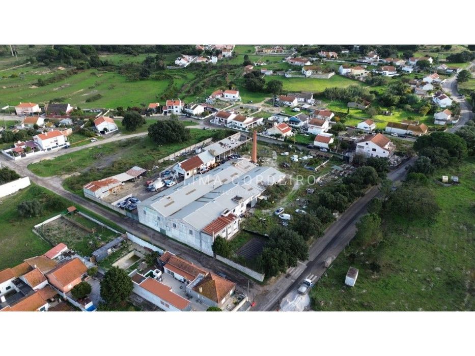 Antiga Fábrica à Venda em Coina - Ideal para Fins Industriais

Es...