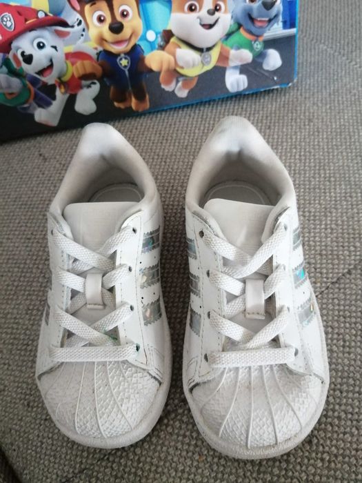 Tenis Adidas Superstar n. 22