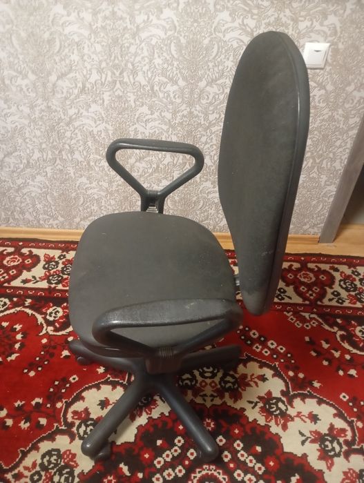 Продам крісло комп'ютерне