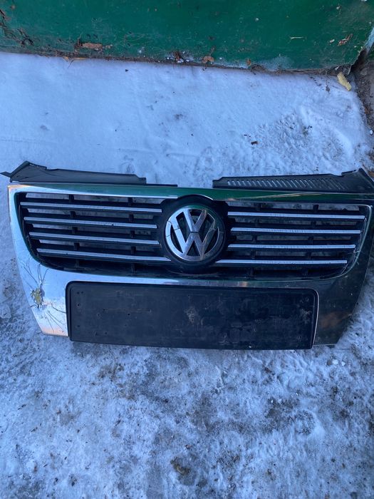 Решітка радіатора пасат б6