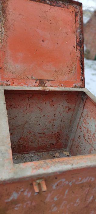 металевий контейнер