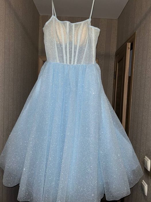 Продам випускну сукню