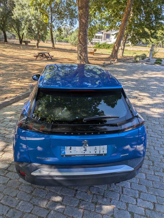 Carro peugeot 2008 SUV com 89.000kms, azul metalizado, bom estado