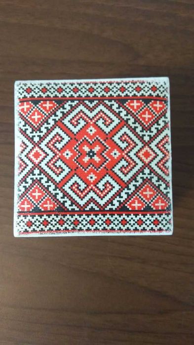 Маленька скриня, розмір 8*8*6см