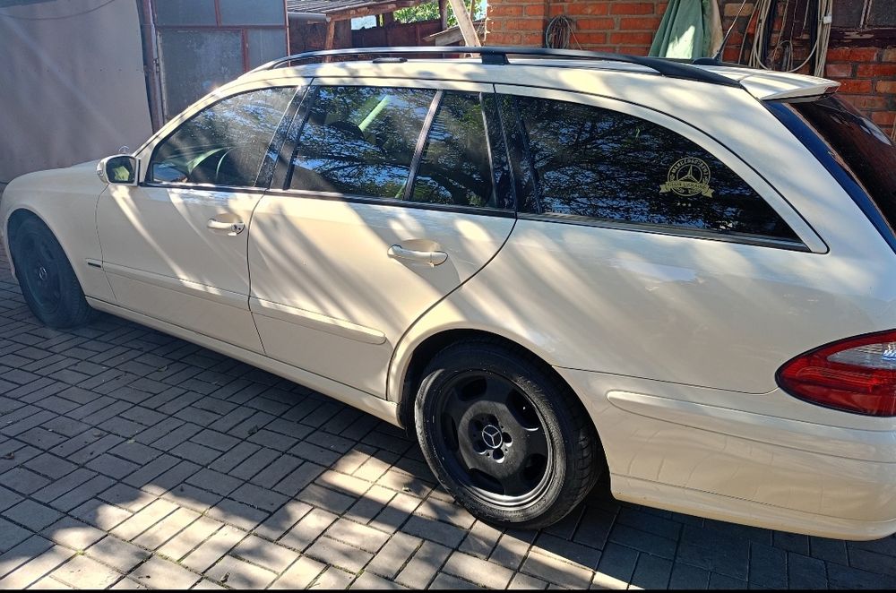 Продається MERCEDES -BENZ E220