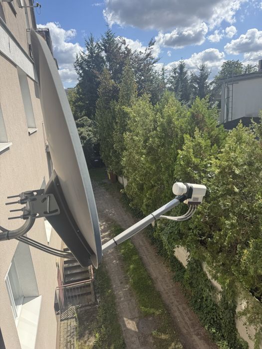 Antena satelitarna z uchwytem i konwerterem – komplet