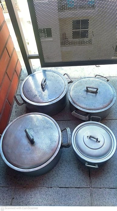 Conjunto de 4 panelas usadas