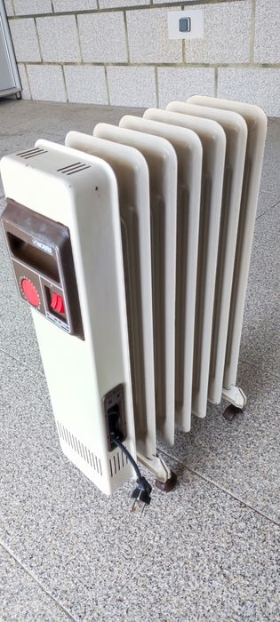 Aquedor eléctrico a óleo