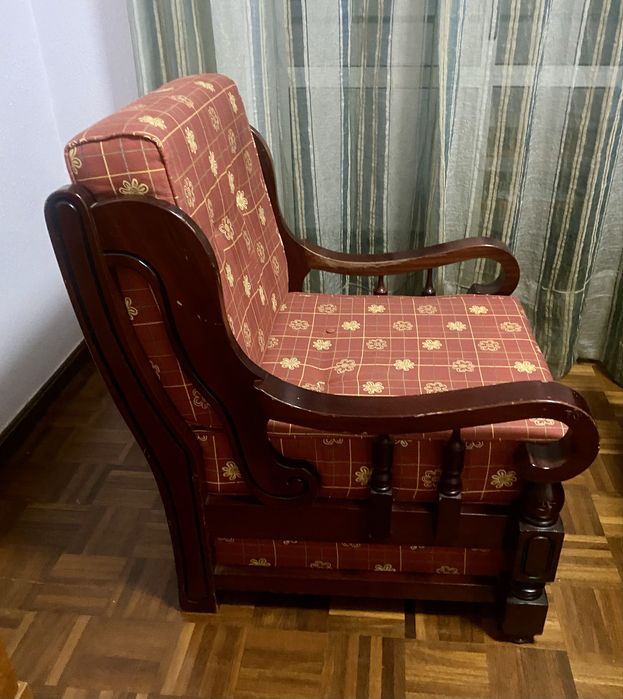 Poltrona rustica madeira maciça em bom estado