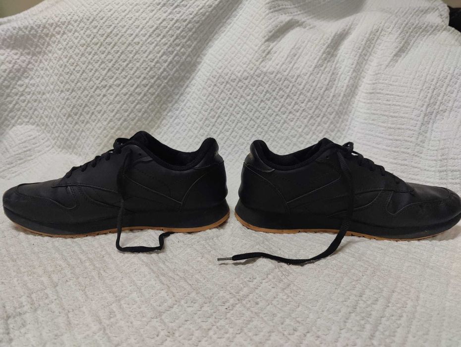 Sapatilhas Reebok tam. 43 em muito excelente estado.
