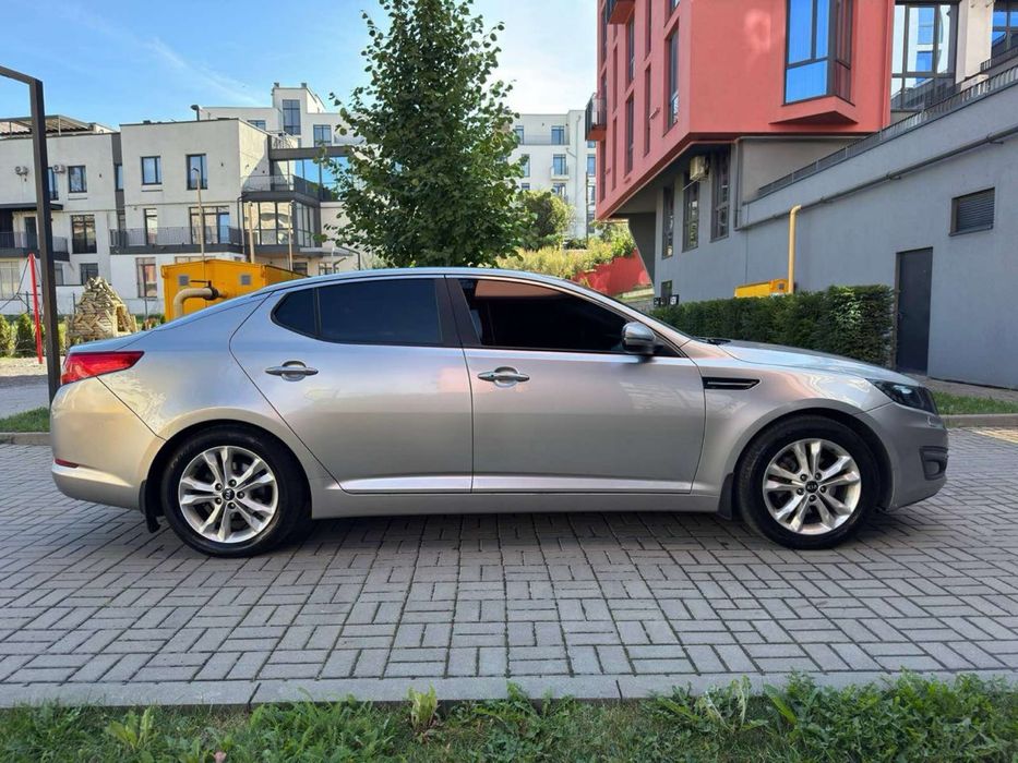 Автомобіль KIA Optima