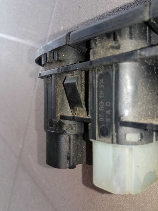 Кнопки включення підігріву сидінь 97BG 19K314 AC Мондео Мк2