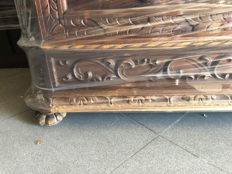 Arca/baú em madeira trabalhada