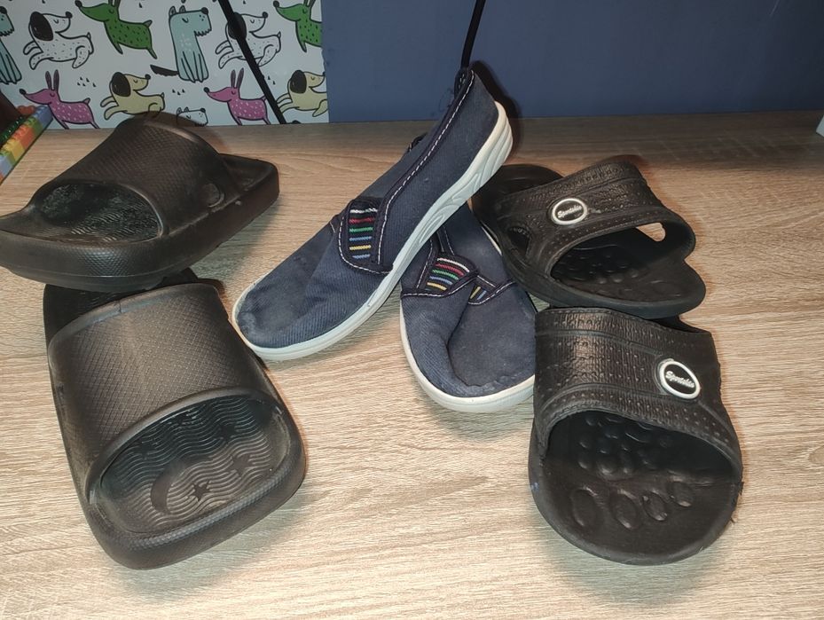 Kapcia oraz klapki w rozmiarze 30