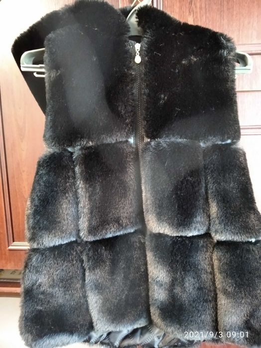 Продам жилетку новую