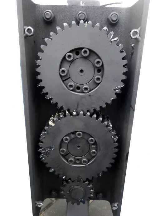 Mechanizm rębaka do gałęzi drewna drzewa rembak Ursus Zetor