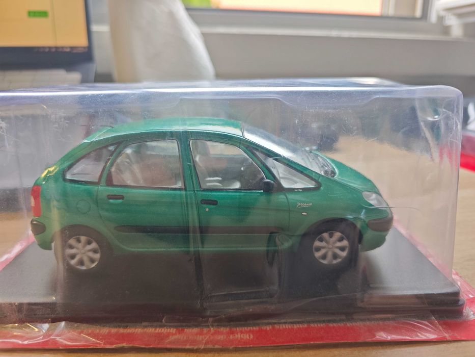 1/24 Miniatura citroen Xsara Picasso