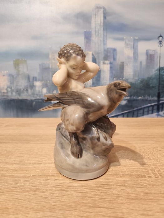Figurka porcelanowa faun z wroną Royal Copenhagen 2113