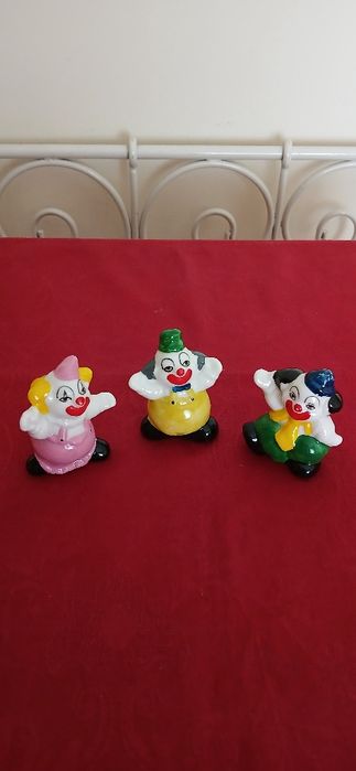 Três palhaços pequenos