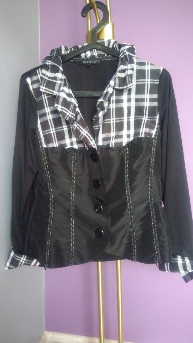 Sprzedam czarno-białą bluzkę. Rozmiar 42