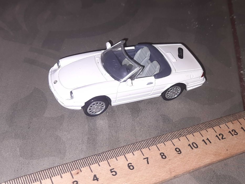 Модель автомобіля Alpha Spider масштабу 1:43