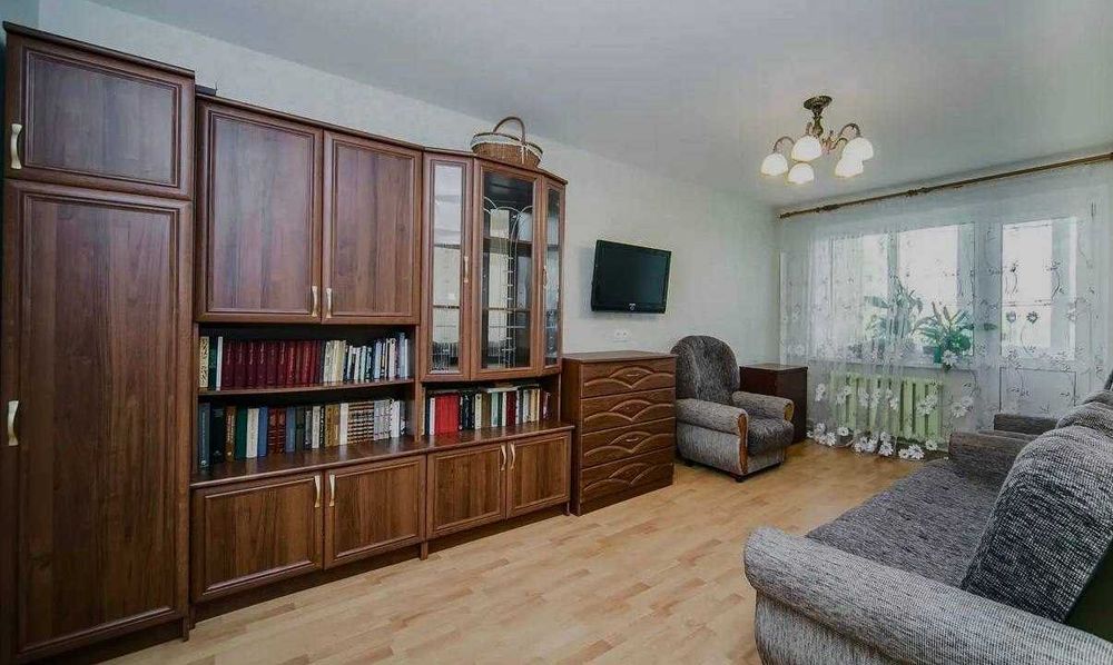 продаю 2к квартиру на Вул.Морозна